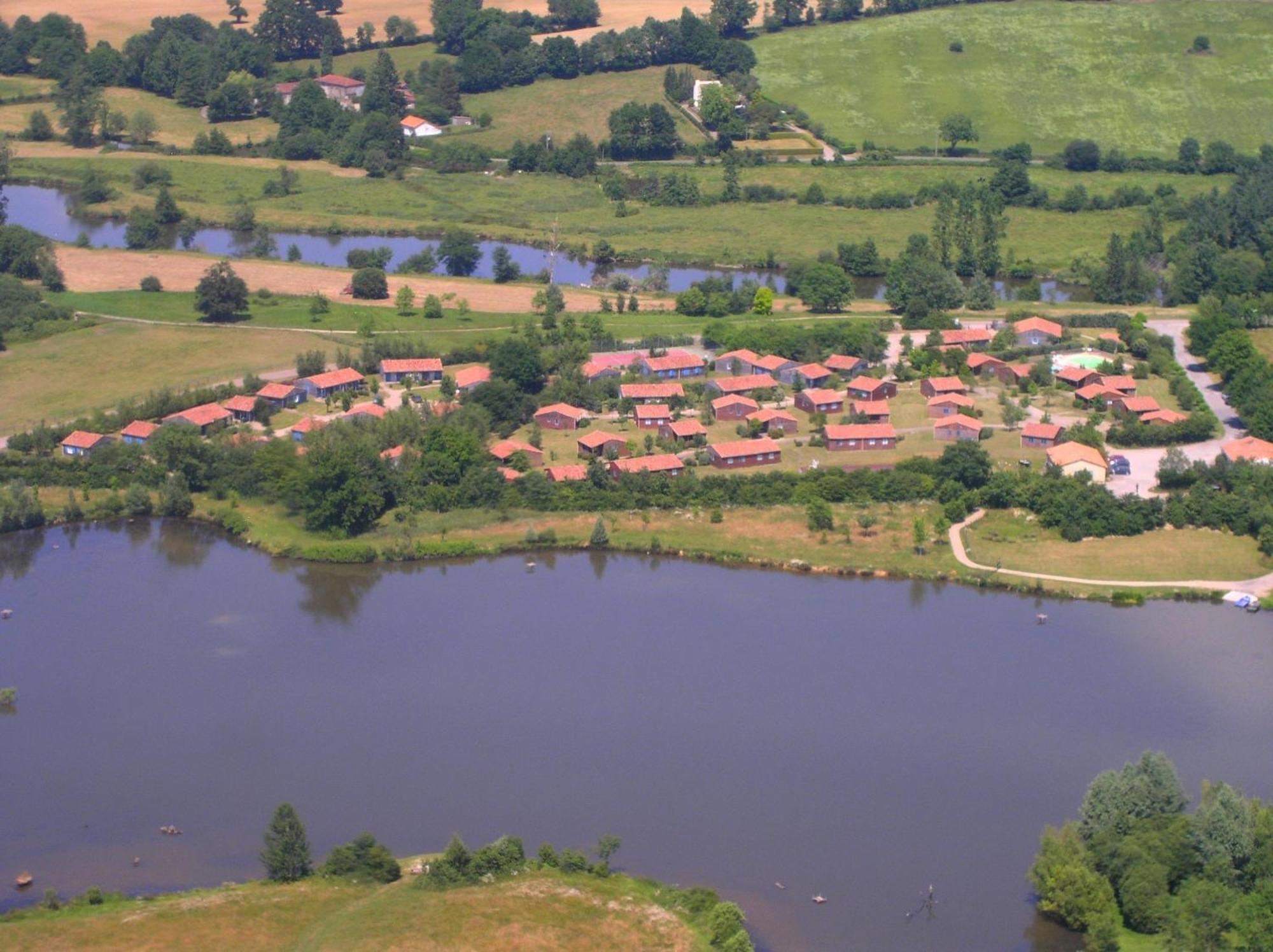 Pescalis Residence Les Maisons Du Lac Moncoutant Bagian luar foto